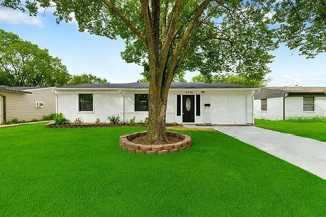 3 bed, 1.5 bath, 1898 sqft, $2,250 — Photo 1