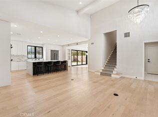 18110 Bromley St, Tarzana, CA 91356