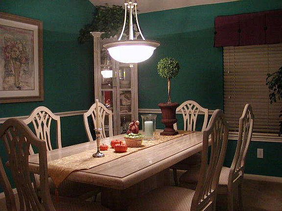 Spacious formal dining room for those special occasions.
