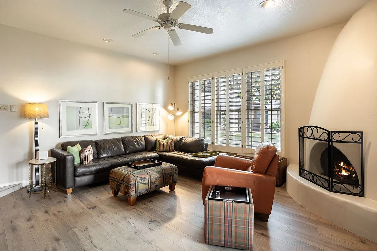 Building Photo - 5200 S Lakeshore Dr #128