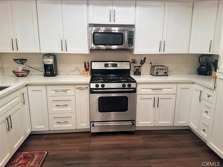 2632 S Augusta Ave — Photo 6