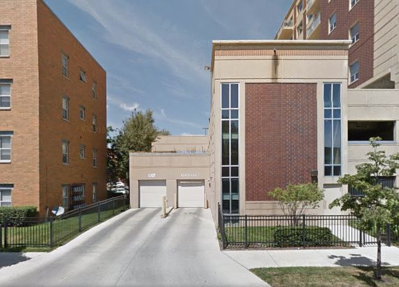 2nd image of 100 N Hermitage Ave Unit 809