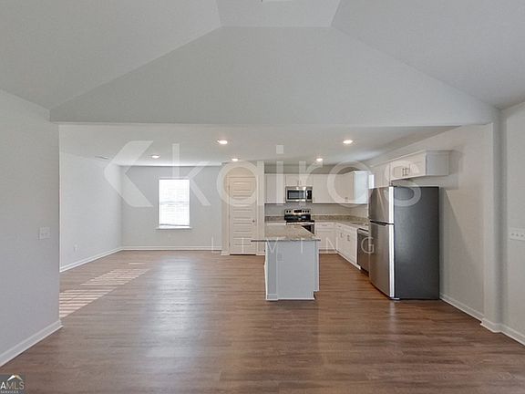 4th image of 137 Western Red Cedar Dr