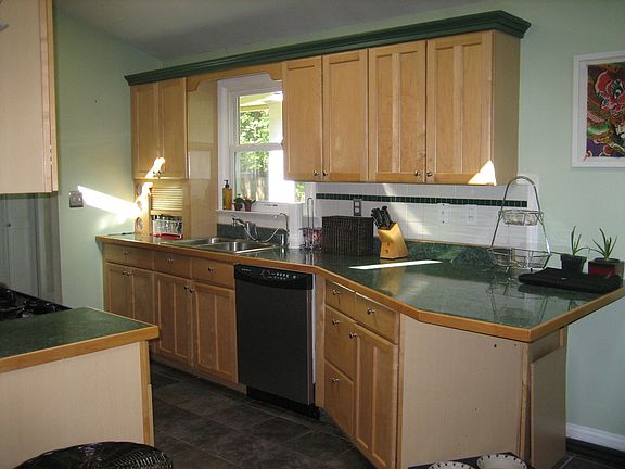Roomy Kitchen w/SS appl, skylights