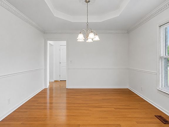 5th image of 2104 Red Mile Rd