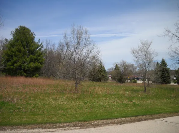 7411 Pine Ridge Dr, Burlington, WI 53105