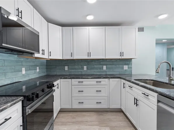 12 Plantation Dr APT 104, Vero Beach, FL 32966
