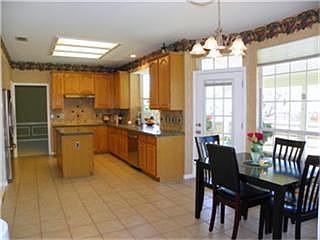 4th image of 1087 Rosewood Dr