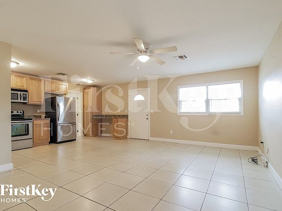 3rd image of 1021 Delphinium Dr