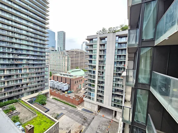111 Elizabeth St, Toronto, ON