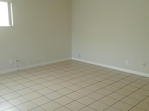 5th image of 11893 Truro Ave #1