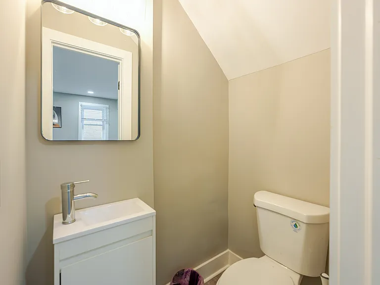 4523 Dix St NE — Photo 4