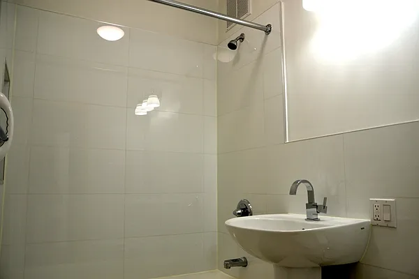 Rented by Oak Tree LLC | media 27