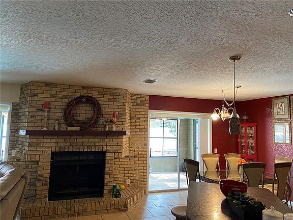 4th image of 1053 Mockingbird Ln