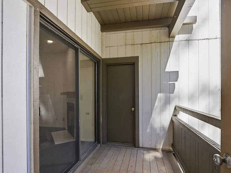1850 Tradan Dr — Photo 31