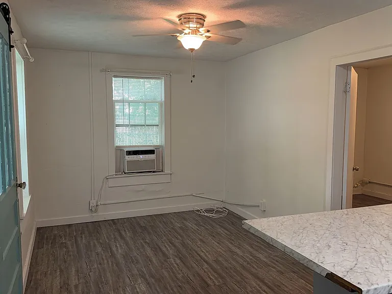 1511 Molitor Ave #6 — Photo 3