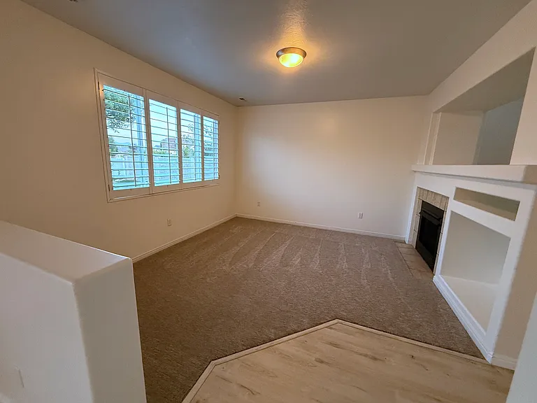 1875 S Spring Creek Dr — Photo 5