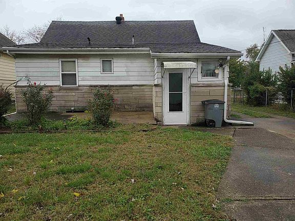 2nd image of 624 Meyer St