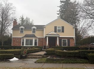 635 N Glengarry Rd, Bloomfield Hills, MI 48301