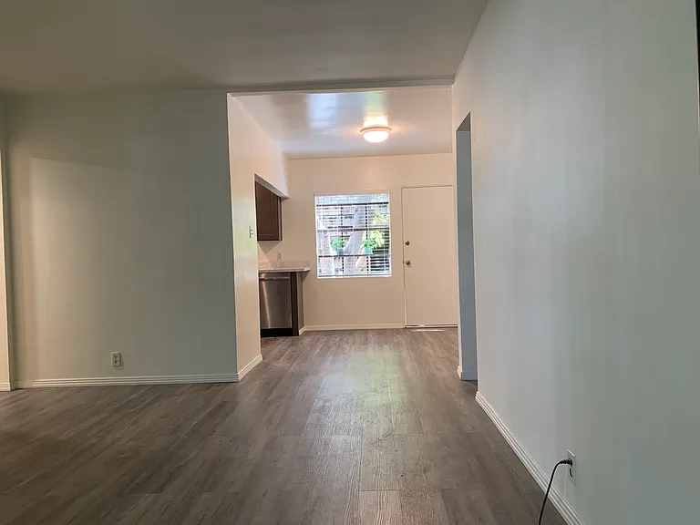 2497 1/2 S Barrington Ave #2497-1/2 — Photo 19