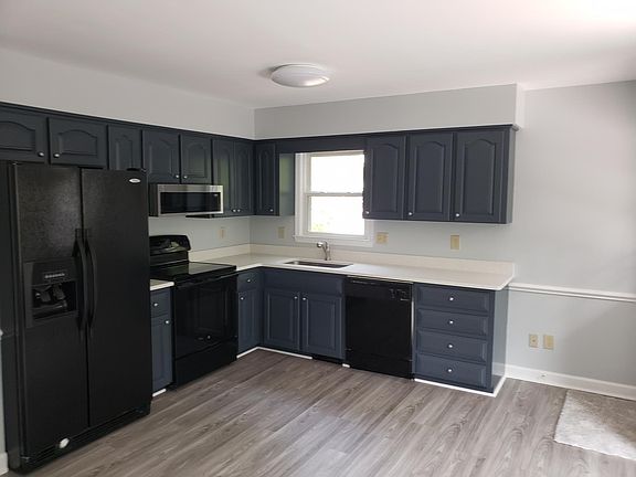 2nd image of 200 Elmhurst Rd