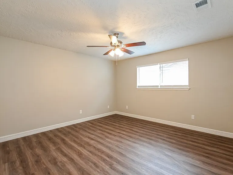 2823 Woodhall Ct — Photo 9