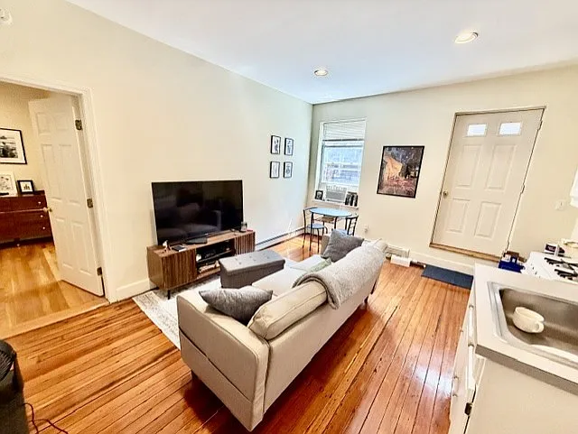 24 Hull St #2R — Photo 15