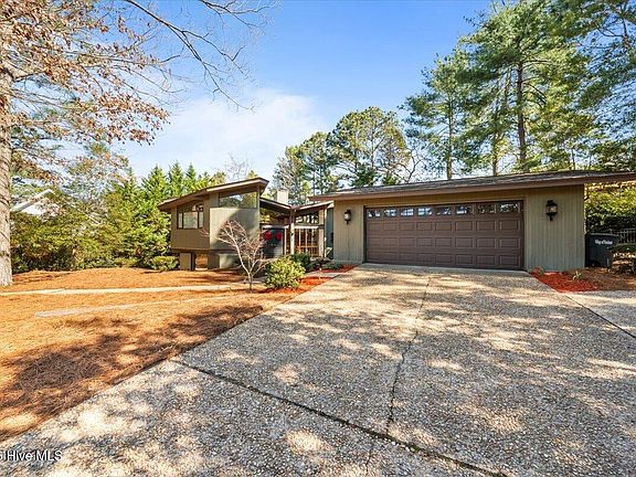 2nd image of 1 Lake Vista Lane