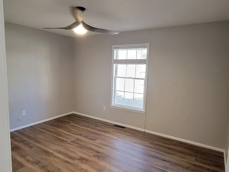 2804 E Linwood St — Photo 17