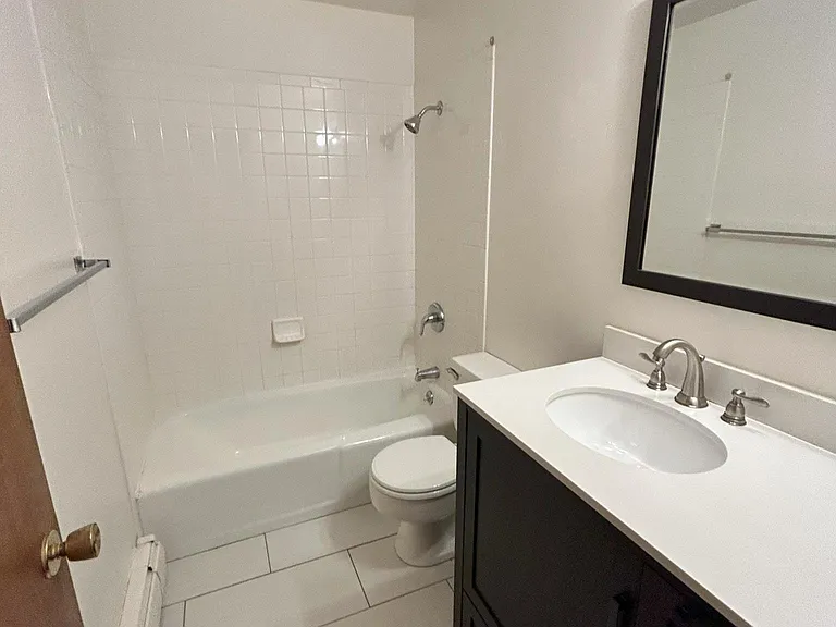 702 E Myrtle St — Photo 8