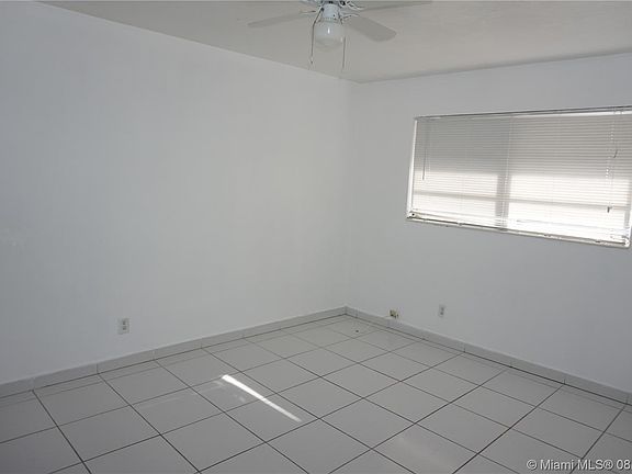 3rd image of 955 NE 170th St APT 218