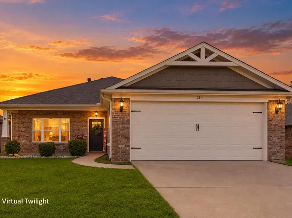 210 Sierra Vista Ln, Longview, TX 75605