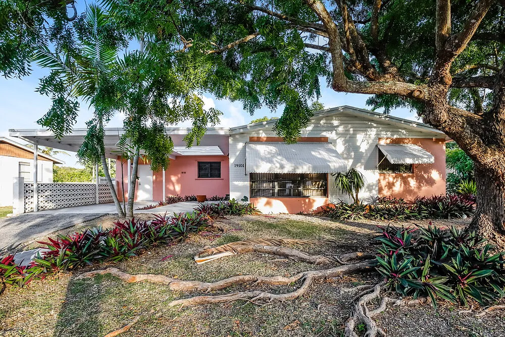 3 bed, 2.0 bath, 1404 sqft, $2,880 — Photo 1