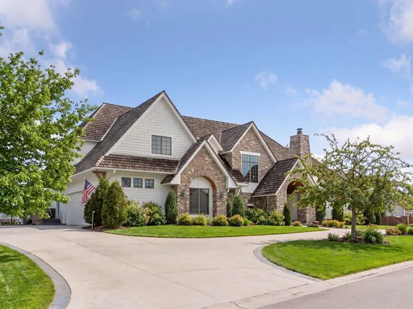 9787 Sky Ln, Eden Prairie, MN 55347