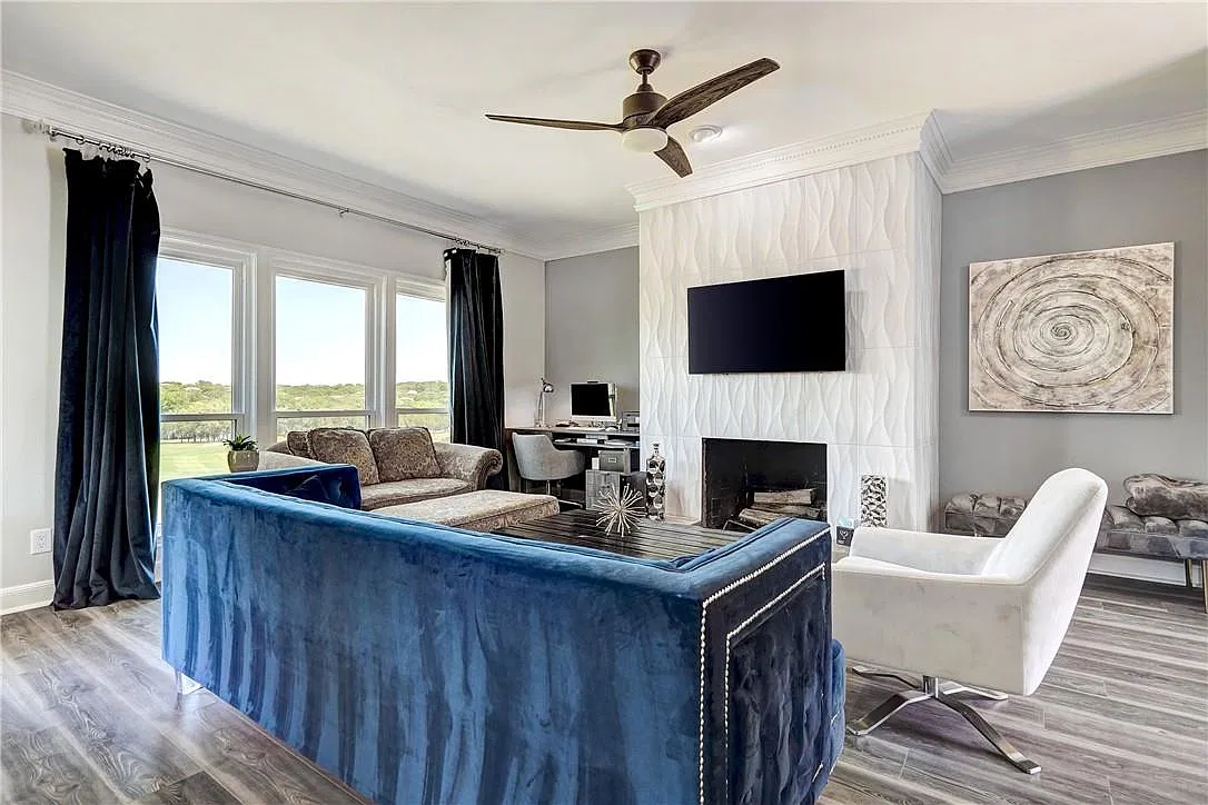 2 bed, 2.5 bath, 1641 sqft, $3,900 — Photo 4