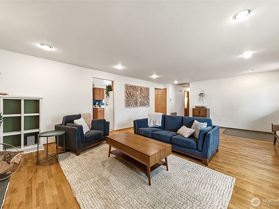 5th image of 128 Elliott Place