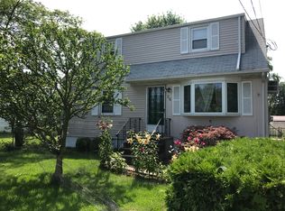 26 Riverview Ave, Edison, NJ 08817