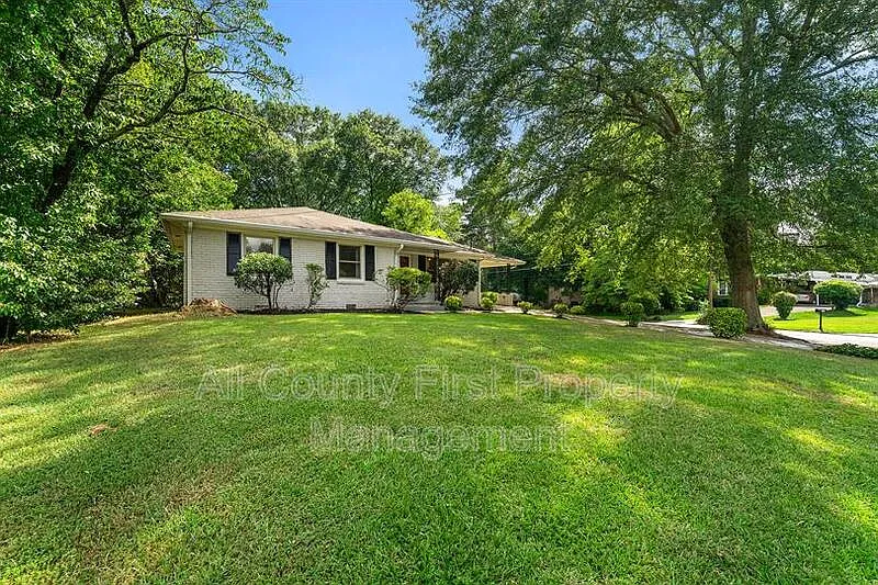 Building Photo - 2461 Fontaine Cir