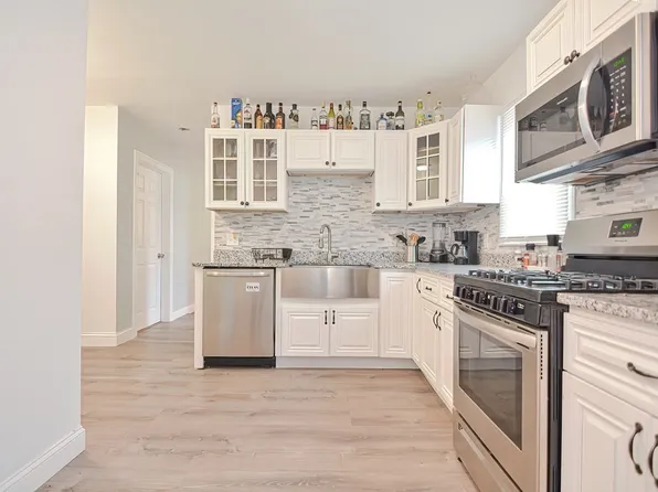 12 Stafford St #12, Dedham, MA 02026