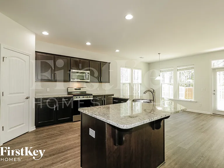 421 Sanctuary Park Dr — Photo 7