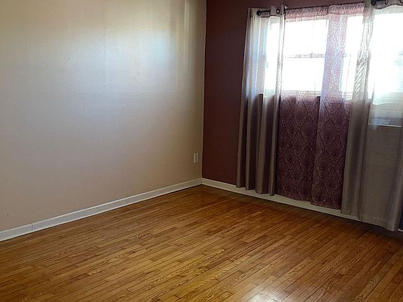 3rd image of 703 Hollywood Ave