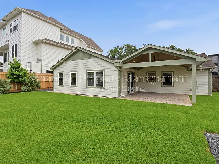 2207 Saxon Dr — Photo 32