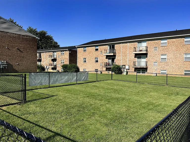 Crown Crossing Apartments — Photo 10