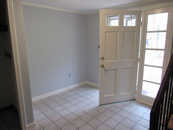 Front entry way (wall paper removed, everything painted, cei