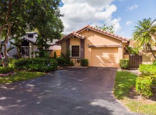 6312 NW 174th Ter, Hialeah, FL 33015