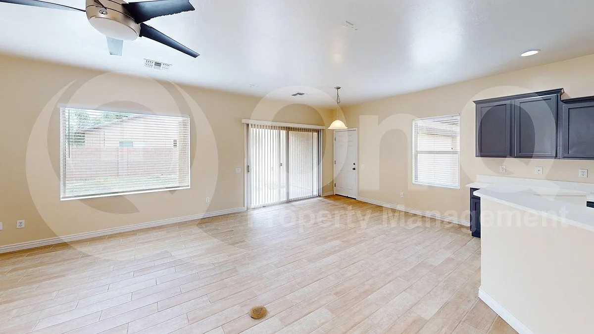 4 bed, 3.0 bath, 1880 sqft, $1,975 — Photo 4