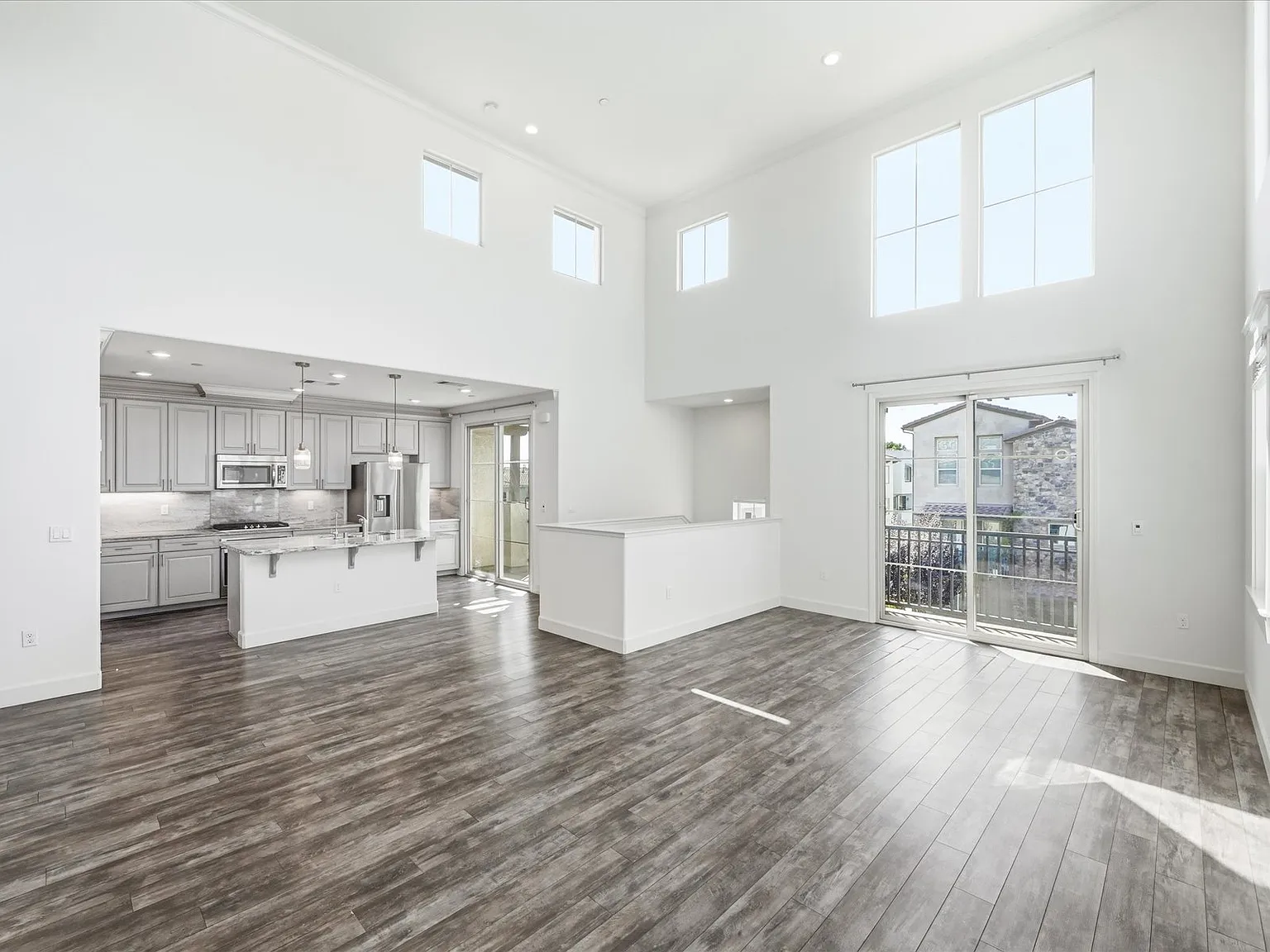 3 bed, 1905 sqft, $4,400 — Photo 4