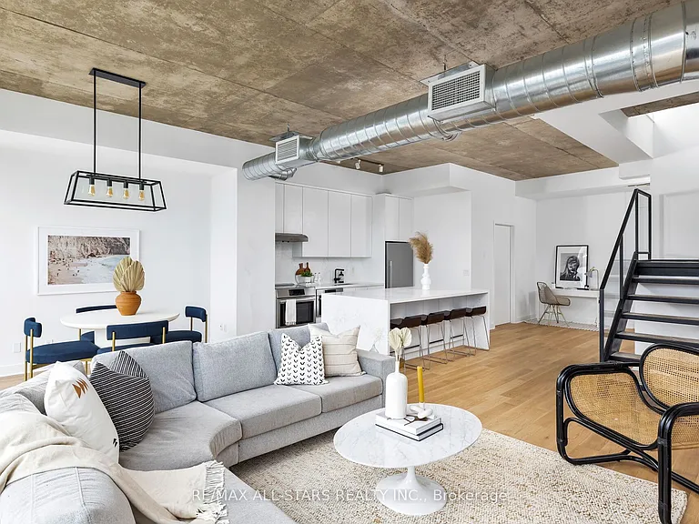 60 Bathurst St #Penthouse 1011 — Photo 1