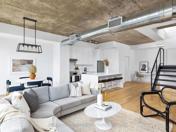 60 Bathurst St, Toronto, ON