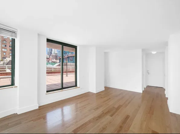 295 Greenwich Street image 4 of 17